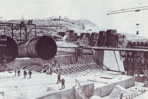 Construction of the Hendrik Verwoerd Dam